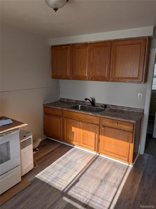 3-23081 Powell Avenue, Hazel Park, MI, 48030 | Card Image