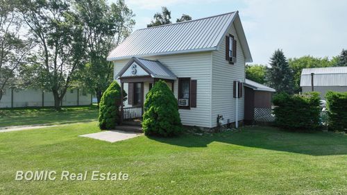 1878 Agnes St, Ubly, MI, 48475-8820 | Card Image