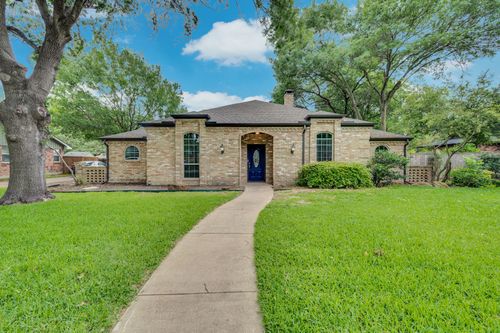 102 Chapman Cir, Waxahachie, TX, 75165-1918 | Card Image