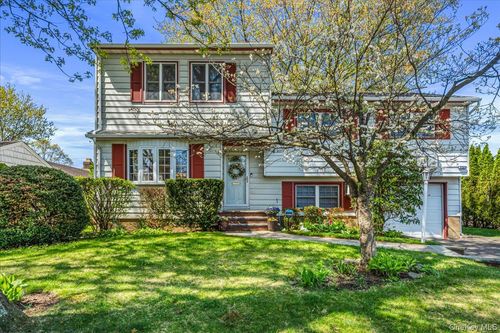 80 Russell Rd, Garden City, NY, 11530-1936 | Card Image