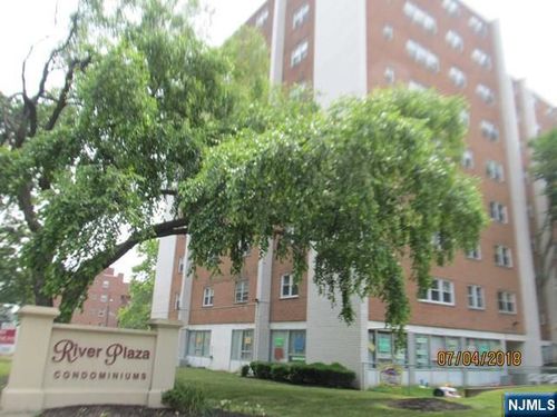 39 E 39th St, Paterson, NJ, 07514-1172 | Card Image