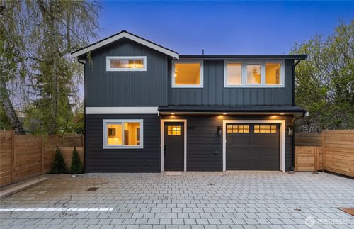 8817 Densmore Ave N, Seattle, WA, 98103-4046 | Card Image