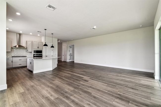 Family & Dining Room | Image 12