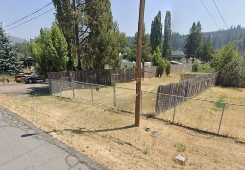 209 S Wasco Ave, Chiloquin, OR, 97624-7003 | Card Image