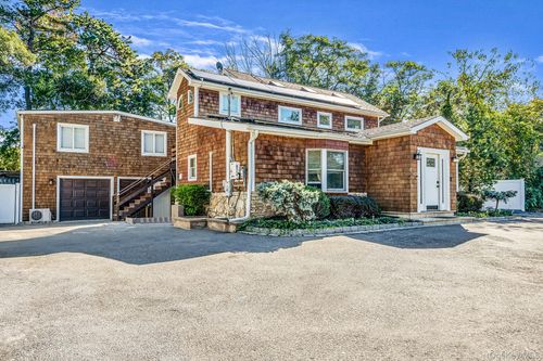 7 Albermarle Ave, Holtsville, NY, 11742-1632 | Card Image