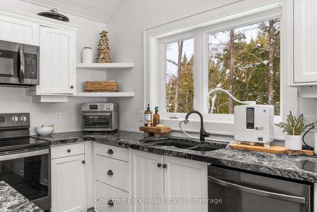 1010 Leonard Lake Rd, House other with 3 bedrooms, 3 bathrooms and 6 parking in Bracebridge ON | Image 10
