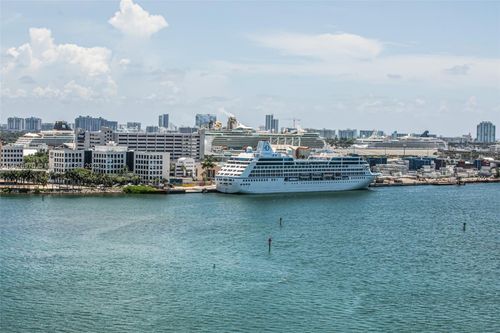 apt-1700-335 S Biscayne Blvd, Miami, FL, 33131-2327 | Card Image