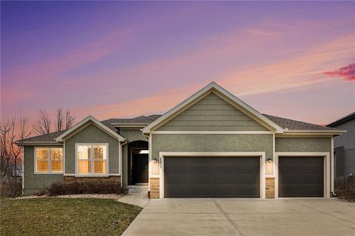 20815 W 225th Ter, Spring Hill, KS, 66083-9508 | Card Image