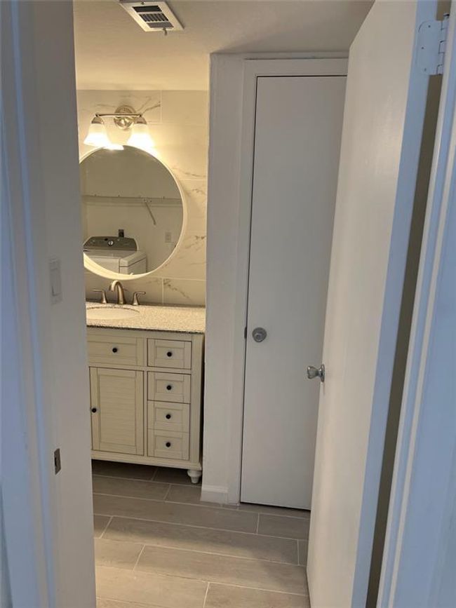 Bathroom | Image 10