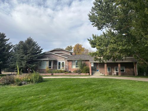 182 S 3 Street E, Magrath, AB, T0K1J0 | Card Image