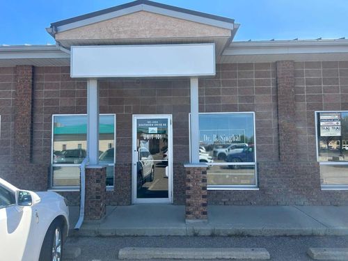 101-1424 Southview Drive Se, Medicine Hat, AB, T1B4E7 | Card Image
