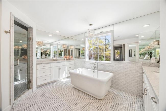 2129 Brentwood Dr, House other with 3 bedrooms, 5 bathrooms and 2 parking in Houston TX | Image 26