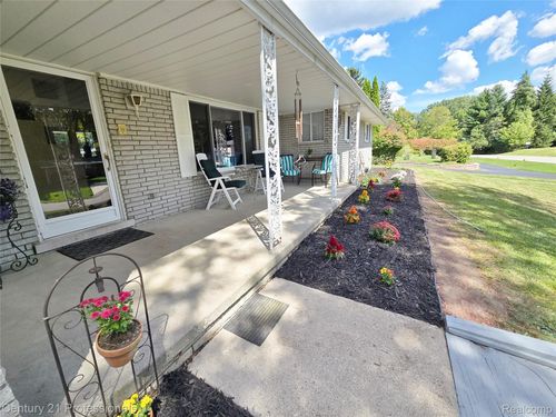 650 Longford Dr, Rochester Hills, MI, 48309-2417 | Card Image