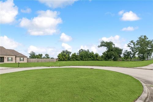 19 E Kori Ln, Westwego, LA, 70094-3167 | Card Image