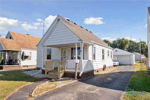 2432 Brown Rd, Oregon, OH, 43616-3606 | Card Image