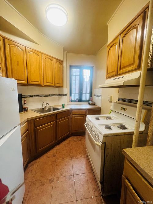 apt-5e-1651 Metropolitan Ave, Bronx, NY, 10462-6276 | Card Image