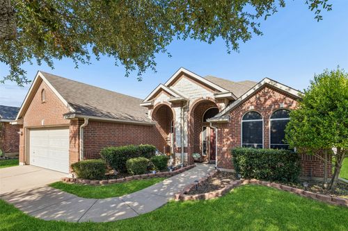 949 Chestnut Ln, Saginaw, TX, 76179-0975 | Card Image