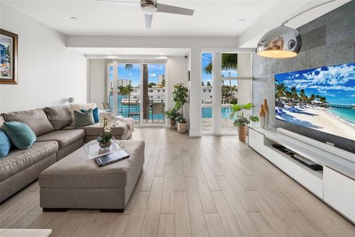 33-33 N Shore Dr, Miami Beach, FL, 33141-3912 | Card Image