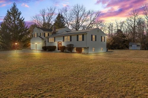 95 Tecumseh Dr, Hanover, MA, 02339-2549 | Card Image