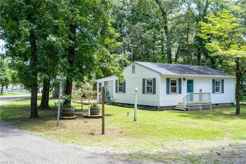 70 Oak Dr, Hartfield, VA, 23071-2038 | Card Image