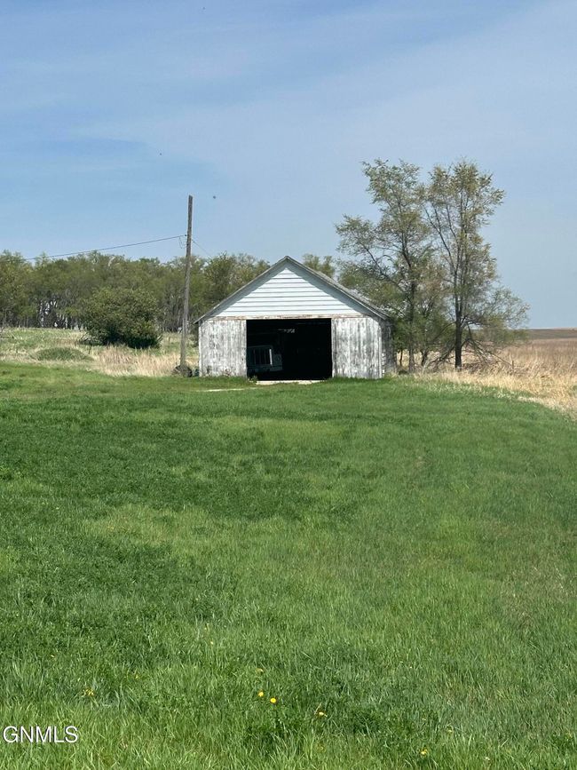 10185 99 Th St Se, House other with 5 bedrooms, 3 bathrooms and null parking in Oakes ND | Image 32