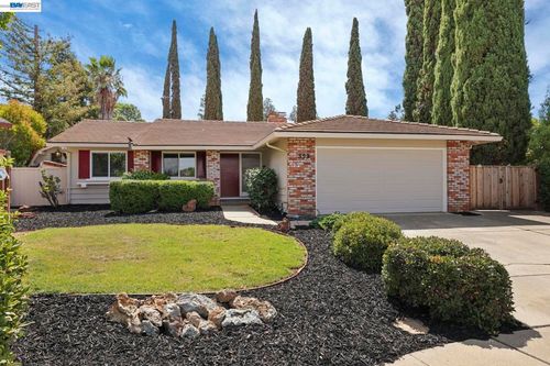 553 Bell Ave, Livermore, CA, 94550-6211 | Card Image