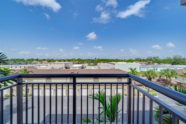 APT-305 - 2633 Ne 14 Th Ave, Condo with 2 bedrooms, 2 bathrooms and null parking in Wilton Manors FL | Image 49