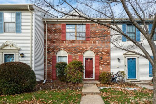 13 Pear Tree Ln, FRANKLIN PARK, NJ, 08823-1402 | Card Image