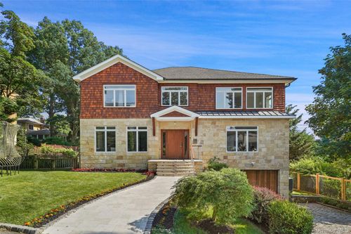 2 Hudson St, Hastings On Hudson, NY, 10706-3915 | Card Image