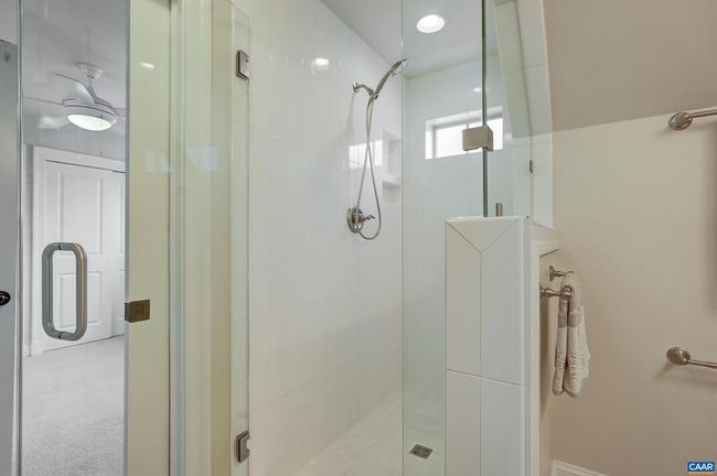 Jack and Jill bathroom | Image 37