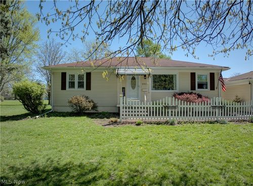 2015 Wallace Ln, Lorain, OH, 44053-1221 | Card Image