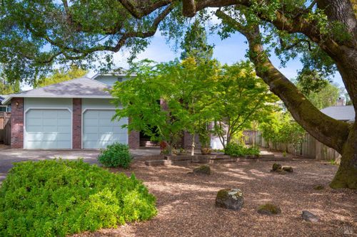 424 Greens Dr, Healdsburg, CA, 95448-4300 | Card Image