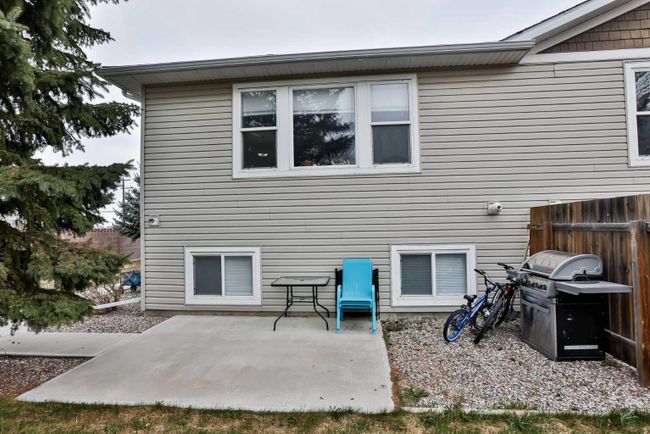 4 - 24 Cougar Cove N, Home with 3 bedrooms, 1 bathrooms and 1 parking in Lethbridge AB | Image 3