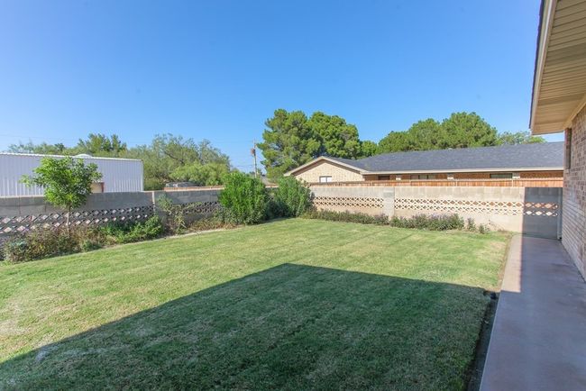 2201 E 25 Th St, House other with 3 bedrooms, 3 bathrooms and 2 parking in Big Spring TX | Image 42