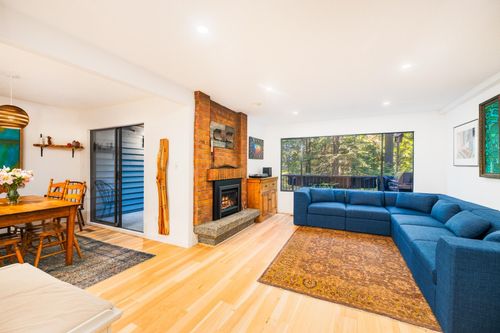 863 Hendecourt Rd, North Vancouver, BC, V7K2X5 | Card Image