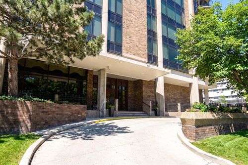 203-929 N Astor Street, Milwaukee, WI, 53202 | Card Image