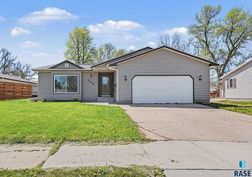 809 Nw 4th St Street, Madison, SD, 57042 | Card Image