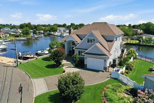 11 Angelica Ct, West Babylon, NY, 11704-8501 | Card Image