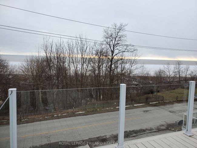 385 Front St, House other with 2 bedrooms, 3 bathrooms and 4 parking in Port Stanley ON | Image 18
