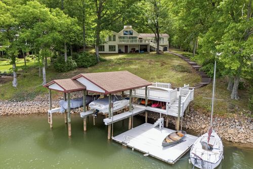 214 Twin Chimneys Dr, Wirtz, VA, 24184-2004 | Card Image