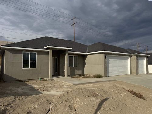 10052 Bob Olson Pkwy, Kennewick, WA, 99338 | Card Image