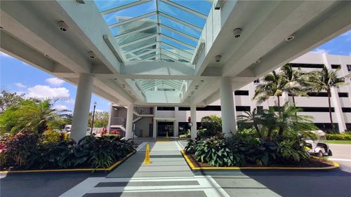 apt-1805-14951 Royal Oaks Ln, North Miami, FL, 33181-2481 | Card Image