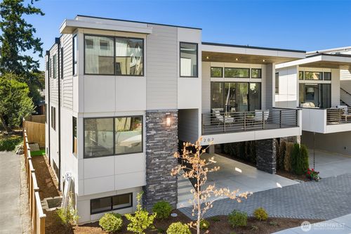 207 2nd Ave S, Kirkland, WA, 98033-6510 | Card Image