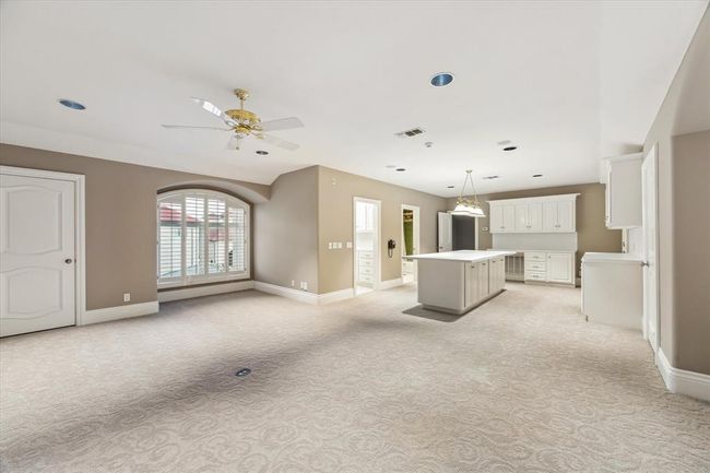 GUEST QUARTER'S LIVING AREA | Image 39