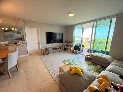 1104-15051 Royal Oaks Ln, North Miami, FL, 33181-2457 | Card Image