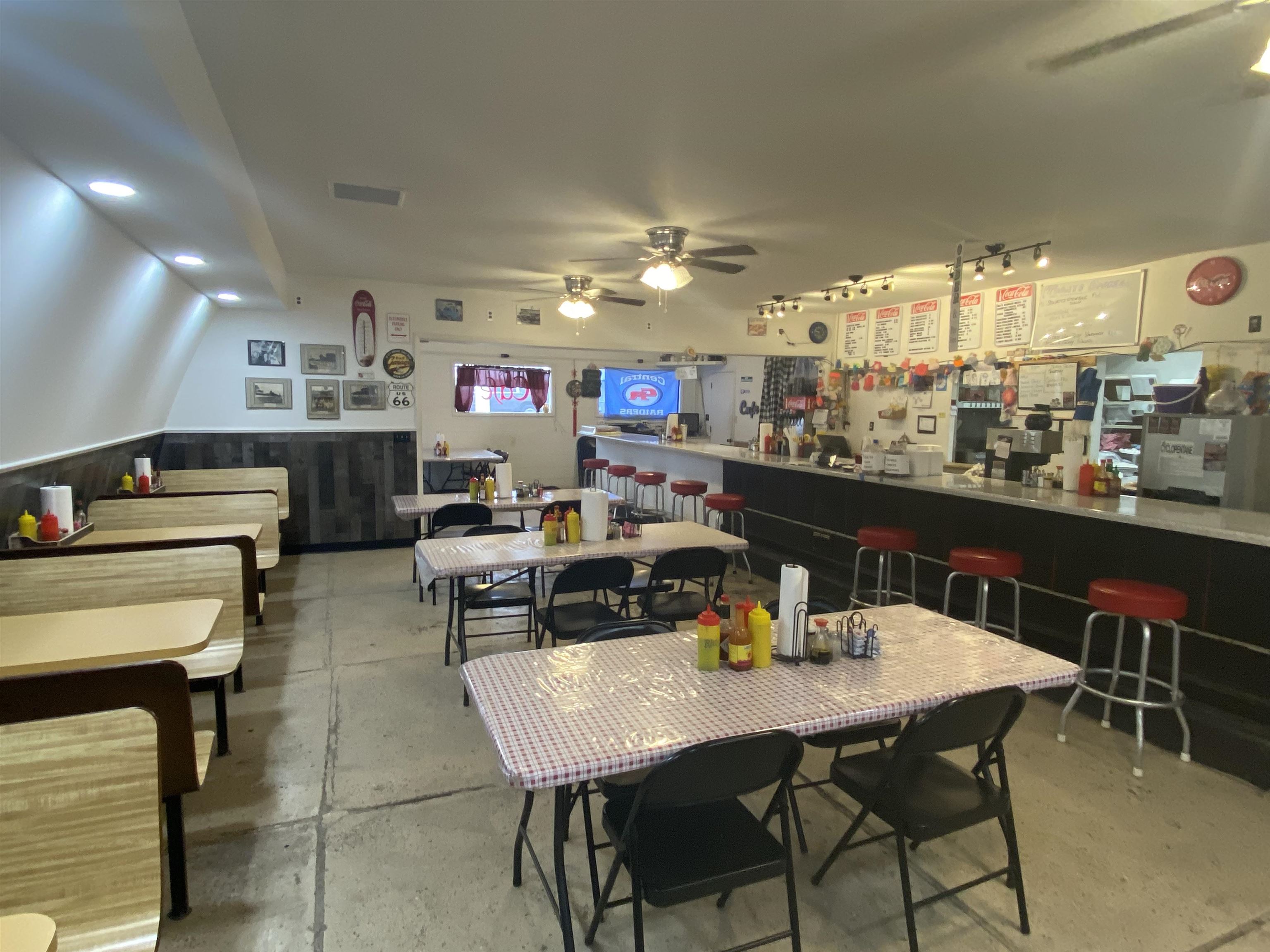 418 N Maple St, Burden, KS 67019