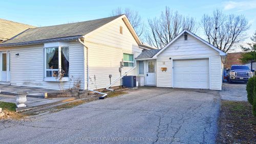 11 Riverglen Dr, Keswick, ON, L4P2P9 | Card Image