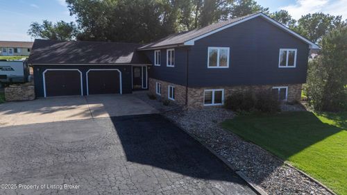 401 Montana Ave, Mott, ND, 58646-7514 | Card Image