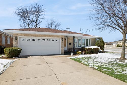4738 N Potawatomie Ave, Chicago, IL, 60656-4115 | Card Image