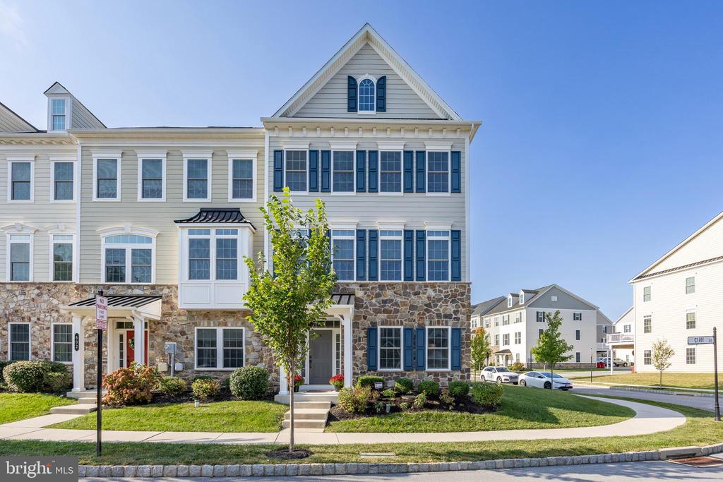 Cliff Ln, Malvern, PA 19355